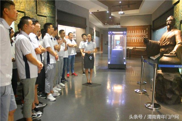 陕铁院师生党员走进渭南市博物馆参观学习